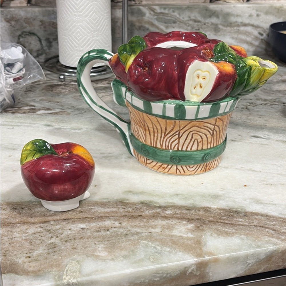 Vintage Young’s Apple Teapot